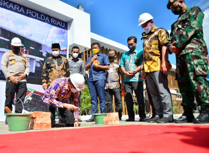 Gubri Syamsuar Resmikan Gedung Operasional Vaksin Center RS Bhayangkara