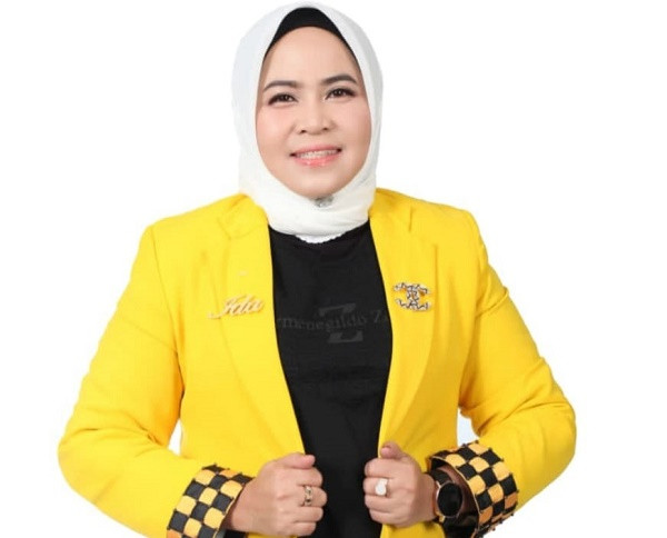 Ida Yulita Susanti Terima Penghargaan Sebagai Tokoh Penggerak UMKM Riau Dalam Kongres IPKR