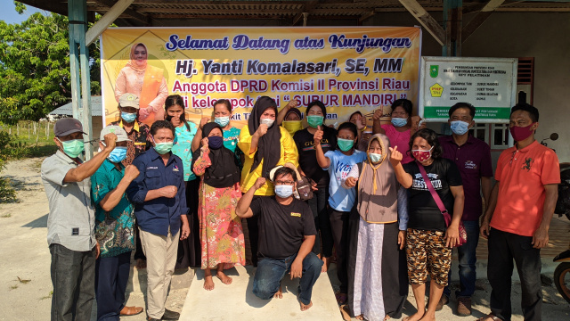 Yanti Komala Sari Kunjungi Poktan Subur Mandiri Kelurahan Bukit Timah