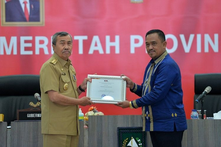 Gubri Syamsuar Terima Penghargaan dari KPK