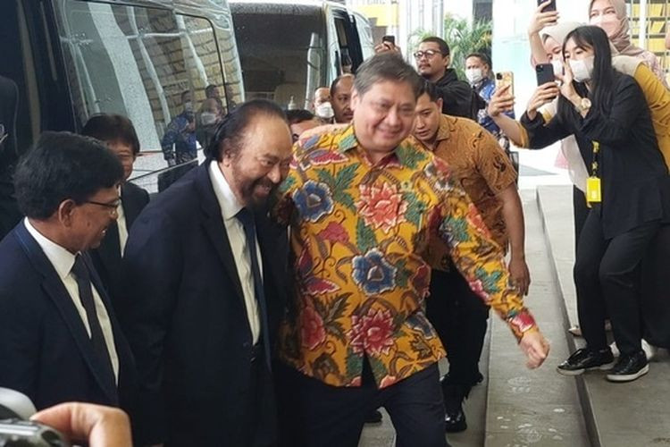 Sambangi Golkar, Surya Paloh Disambut Langsung Ketum Airlangga 