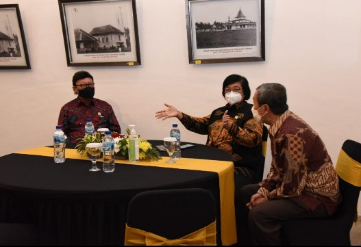 Dukung ANRI, Gubri Syamsuar Serahkan Sertifikat Tanah