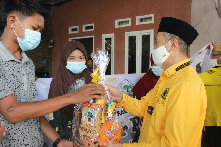 Kunjungi Kelurahan Tangkerang Labuai, Golkar Riau Santuni Anak Yatim dan Dhuafa