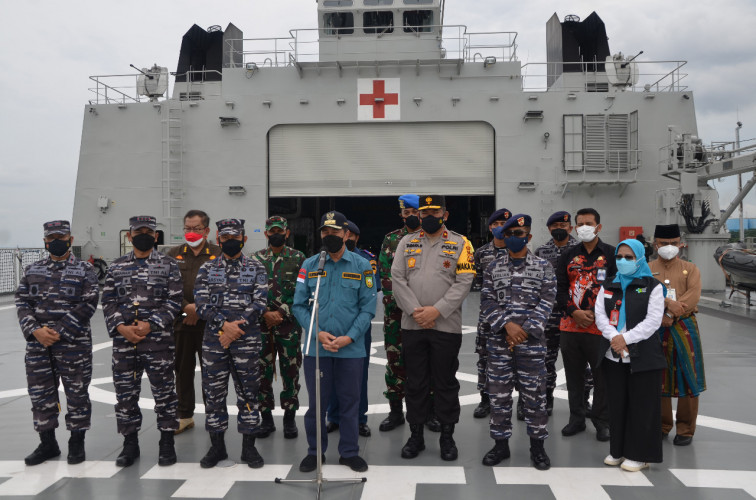 Bantu Vaksinasi dan Pengisian Oksigen, Gubri Syamsuar Ucapkan Terima Kasih Pada TNI AL
