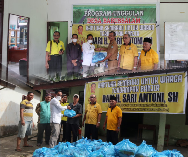 H. Sariantoni DPRD Provinsi Riau Berikan Bantuan Sembako Warga Terdampak Banjir Desa BABUSSALAM Dan Kampung TURONDOM
