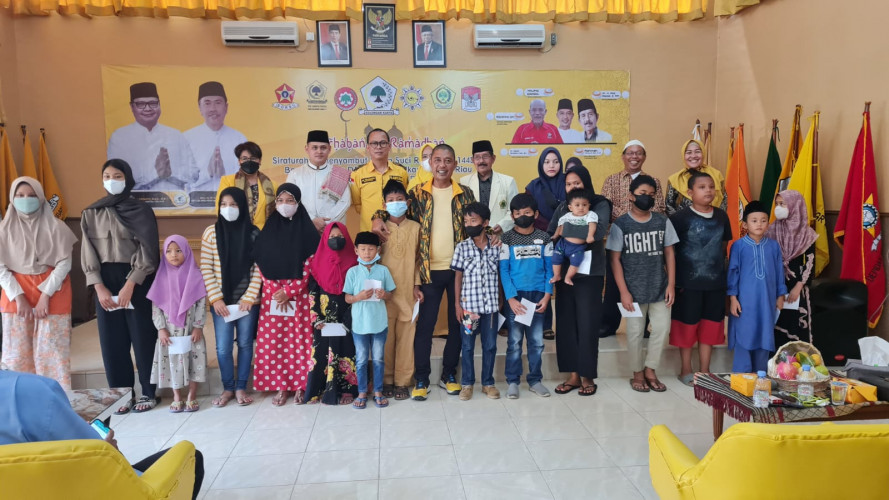 Jelang Ramadhan, Ormas Kekaryaan Riau Santuni Yatim dan Bagikan Kain Sarung Untuk Tokoh Agama