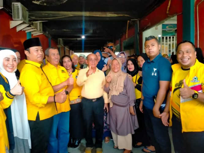 Konsolidasi ke Pelalawan, Ketua DPD Golkar Riau Bagikan Paket Sembako