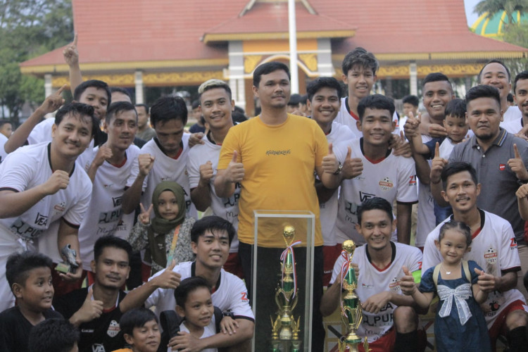 Tutup Remako Cup I, Ketua DPD Golkar Kuansing Puji Pemain dan Panitia Kegiatan