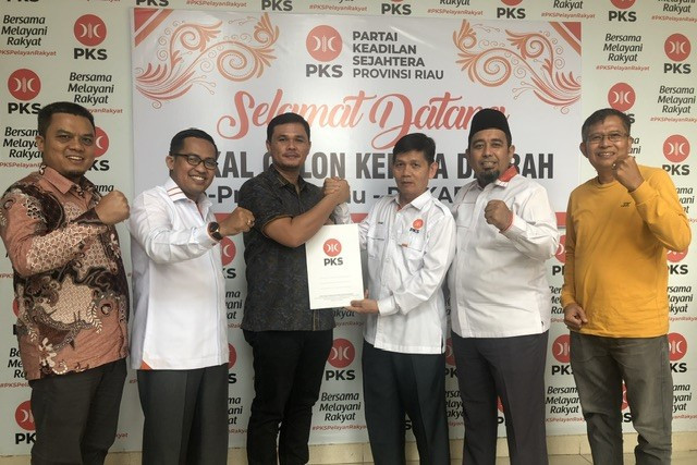 Ketua DPD Golkar Kuansing Daftar Calon Bupati ke PKS