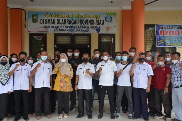 Ketua Fraksi Golkar DPRD Provinsi Riau Karmila Sari Melakukan Kunjungan ke SMA Negeri Olahraga Provinsi Riau