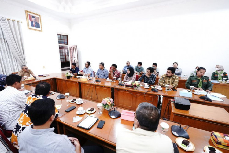 Bertemu Nelayan Rupat, Ini Kata Gubernur Riau Syamsuar