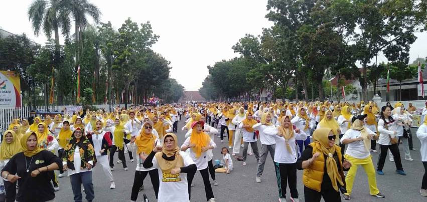 Gelar Senam Sehat, Komitmen Ida Yulita Membina UMKM Dapat Apresiasi Andi Rachman