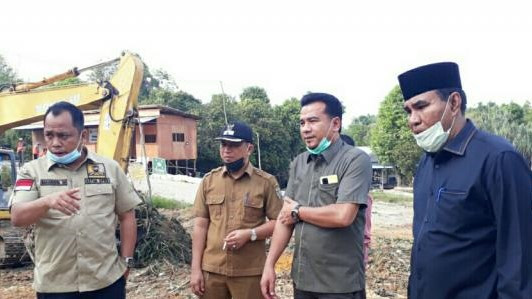 Buah Perjuangan Legislator Golkar Pelalawan ini Akhirnya Jembatan Tambak-Bakung di Kecamatan Langgam Dibangun
