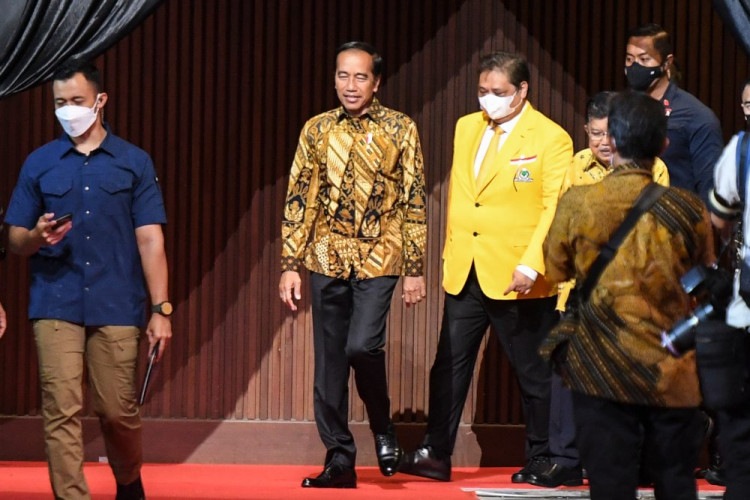Jokowi Puji Airlangga Hartanto di HUT ke-58 Golkar, Kode Dukungan Pemilu 2024?