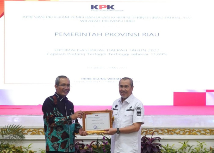 Gubri Syamsuar Terima 3 Penghargaan dari KPK