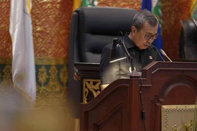 Paripurna DPRD Riau, Gubri Syamsuar Sampaikan Pandangan Kepala Daerah Terkait Raperda Penyelenggaraan Penyiaran