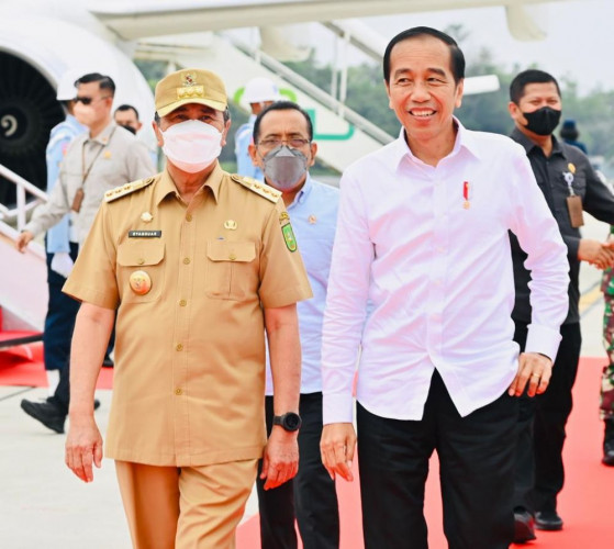 Presiden RI dan Gubri Syamsuar Kunjungi Pasar Wisata Pasar Bawah Kota Pekanbaru