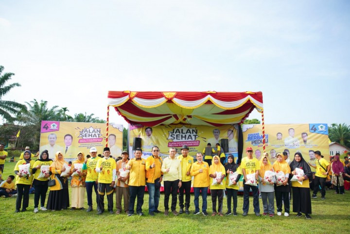 Golkar Bengkalis Berbagi, Ribuan Masyarakat Dua Kecamatan di Pulau Rupat Meriahkan Jalan Sehat