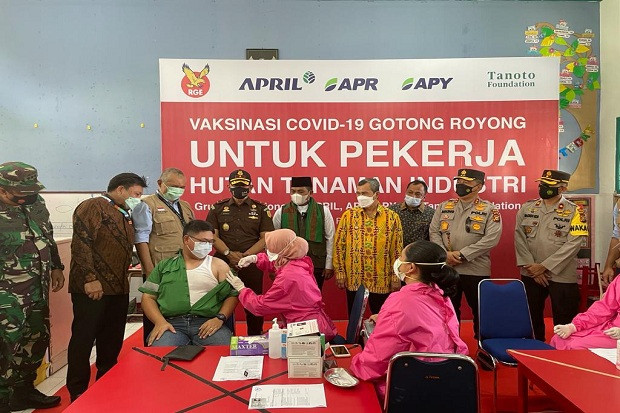 Gubri Syamsuar dan Forkopimda Riau Tinjau Vaksinasi di RAPP