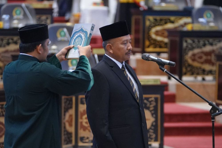 Gantikan Almarhum Amyurlis, Sehat Abdi Saragih Dilantik Jadi Anggota DPRD Riau