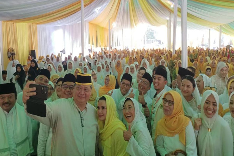 Serap Aspirasi, Ketum Golkar Ajak Kader Turun Safari Ramadhan